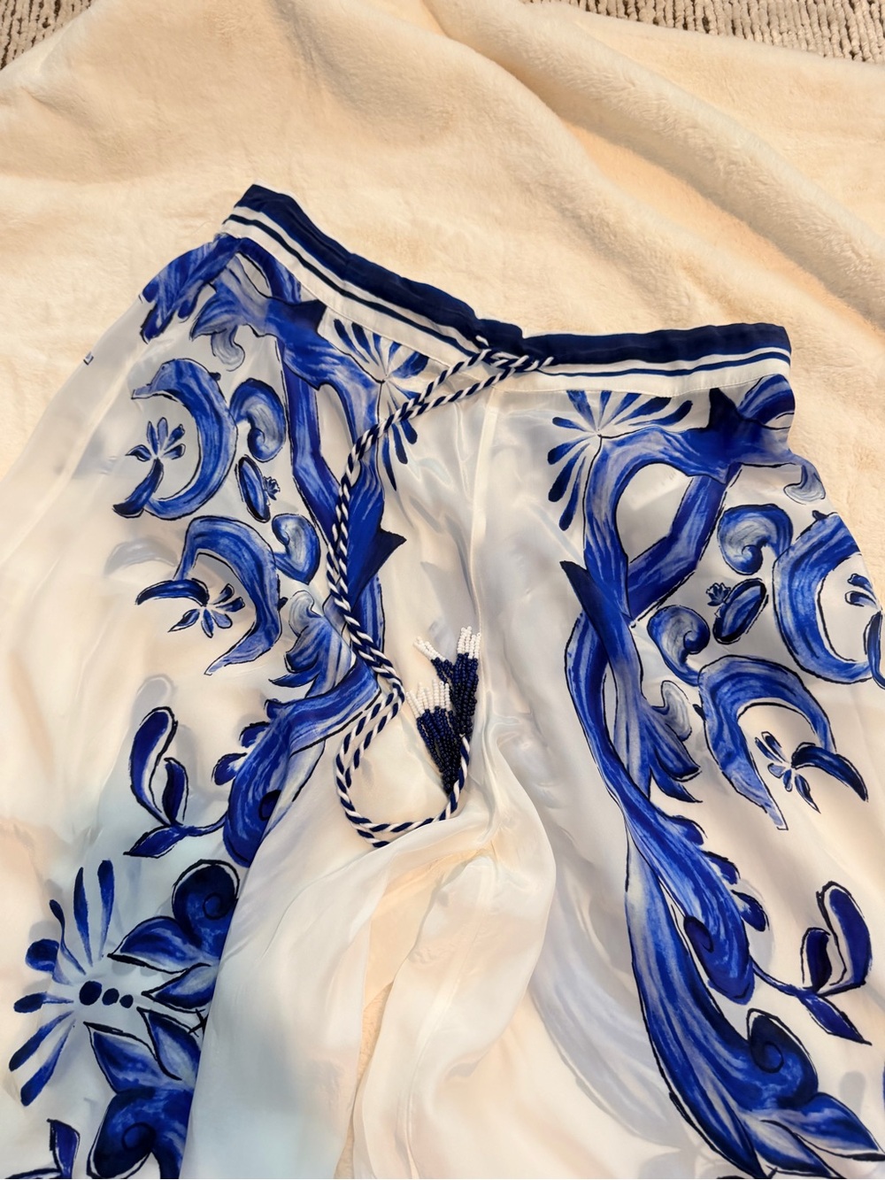 FARM Rio White Wide-Leg Pants with Blue Floral Border - Picture 6 of 13